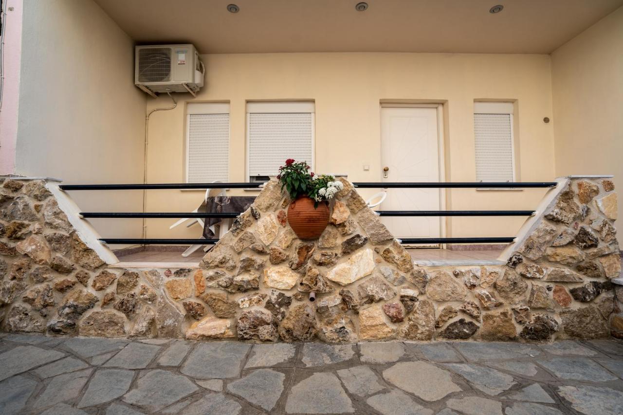 Magdalene'S Premium Apartments Ofrinion Exterior photo